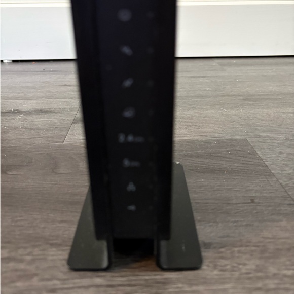 Netgear Black Wired Router - Picture 4 of 10